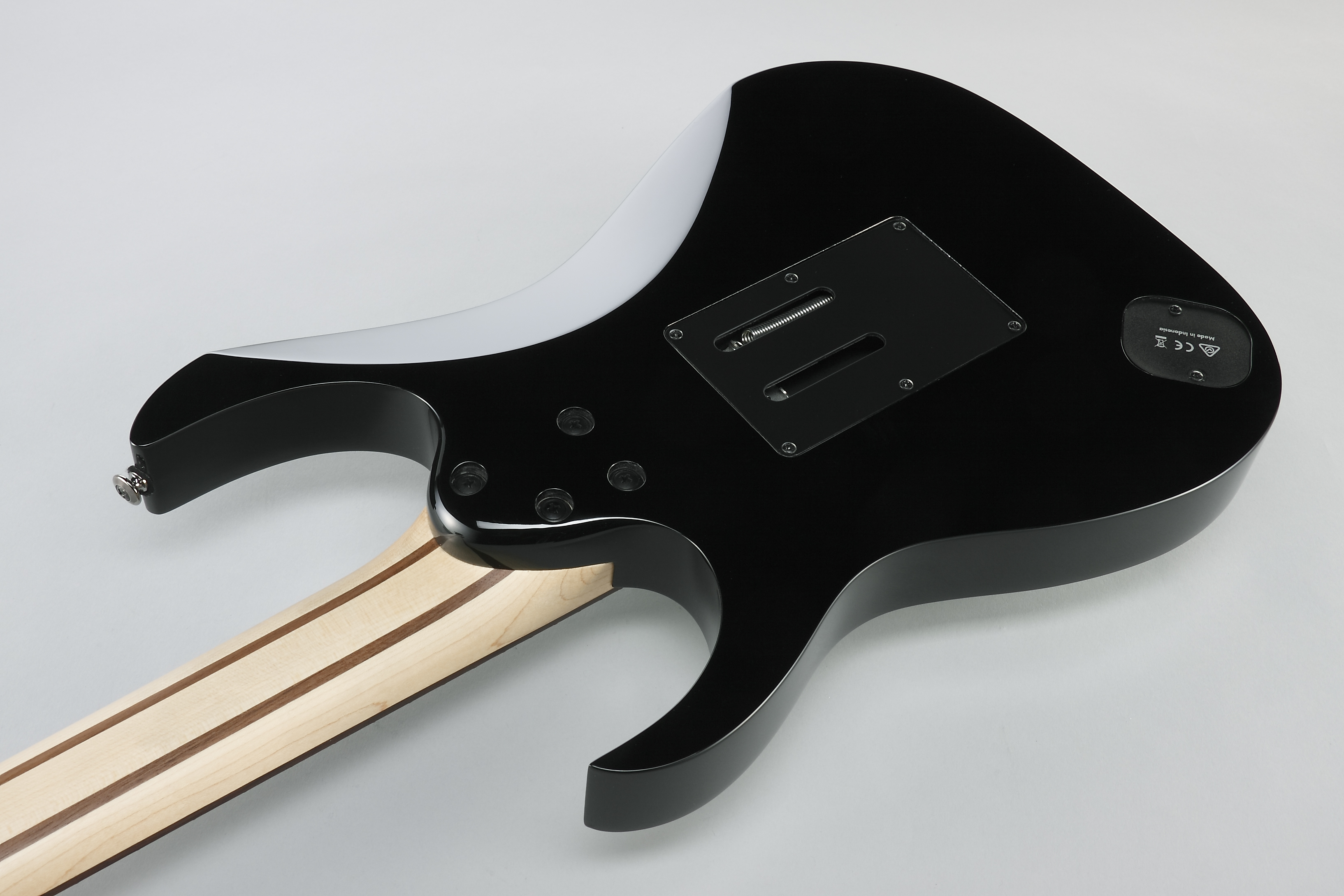 Ibanez-UV70P-BK-_3