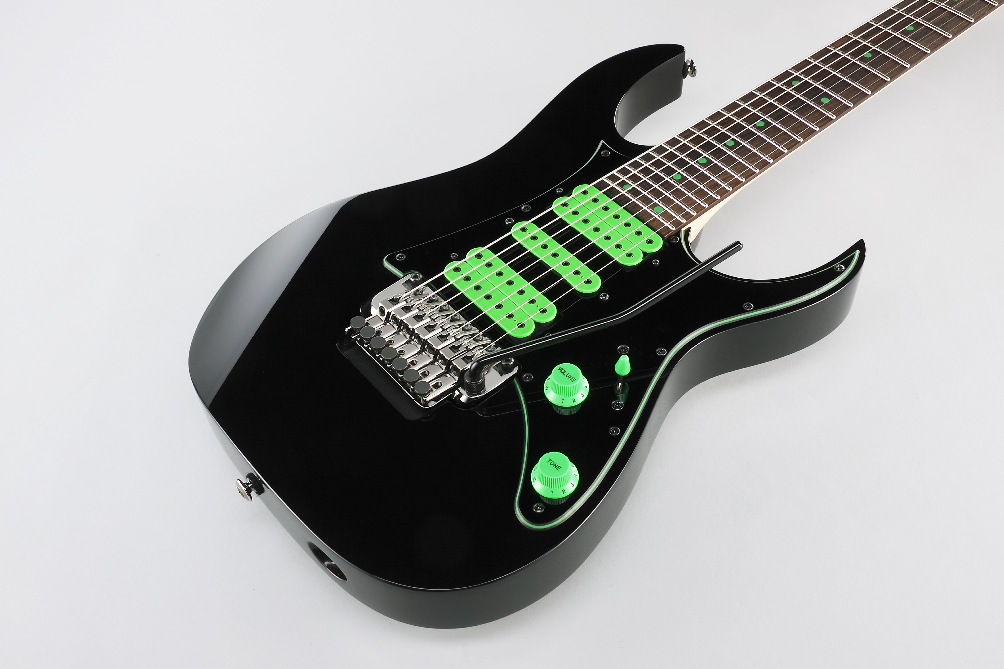 Ibanez-UV70P-BK-_4