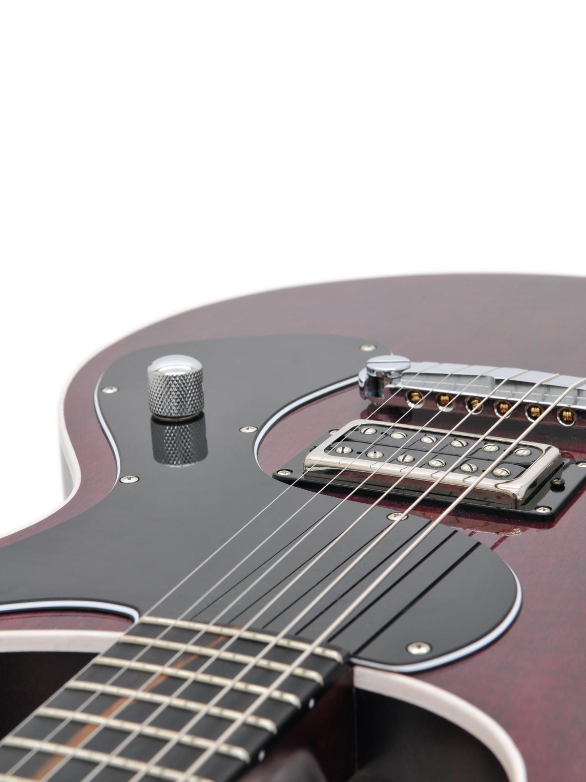 jozsi-lak-rocker-schwarz-rot-gitarre-4